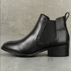 Steve Madden Dicey Black Leather Ankle Booties